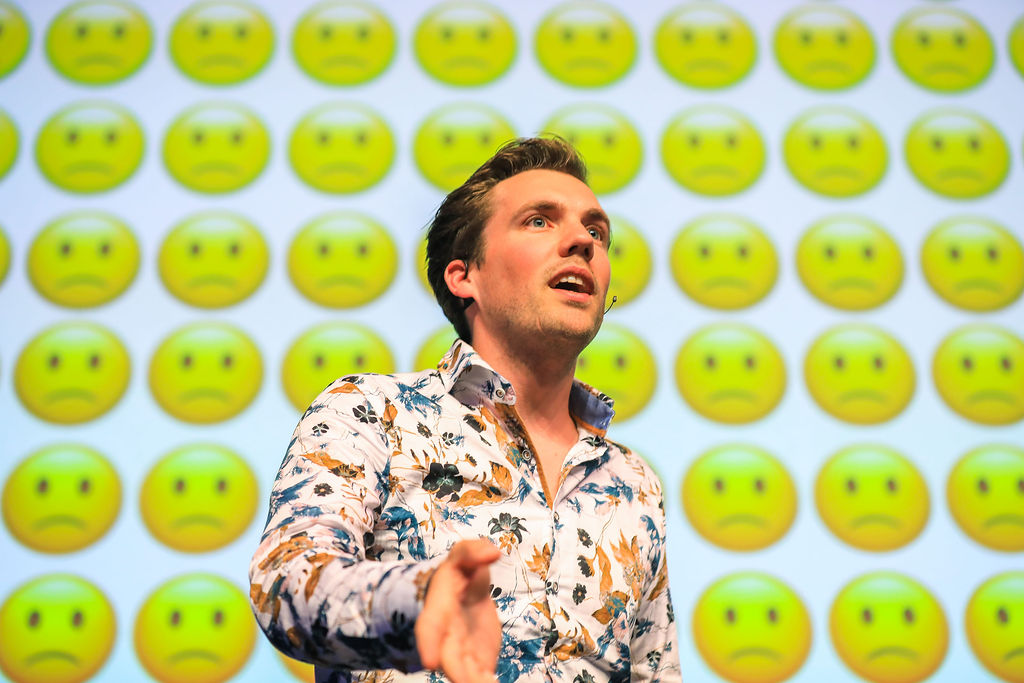 Tim Zuidgeest in front of EMAS screen with emoticons